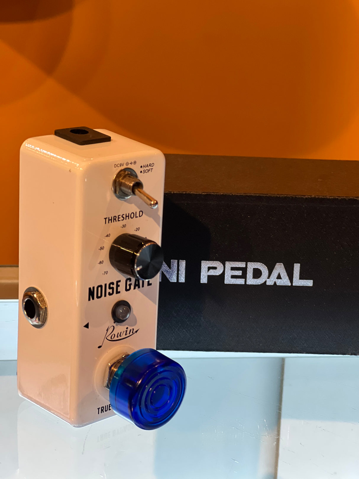 Used Excellent Condition Rowin Noise Gate with Pedal Topper