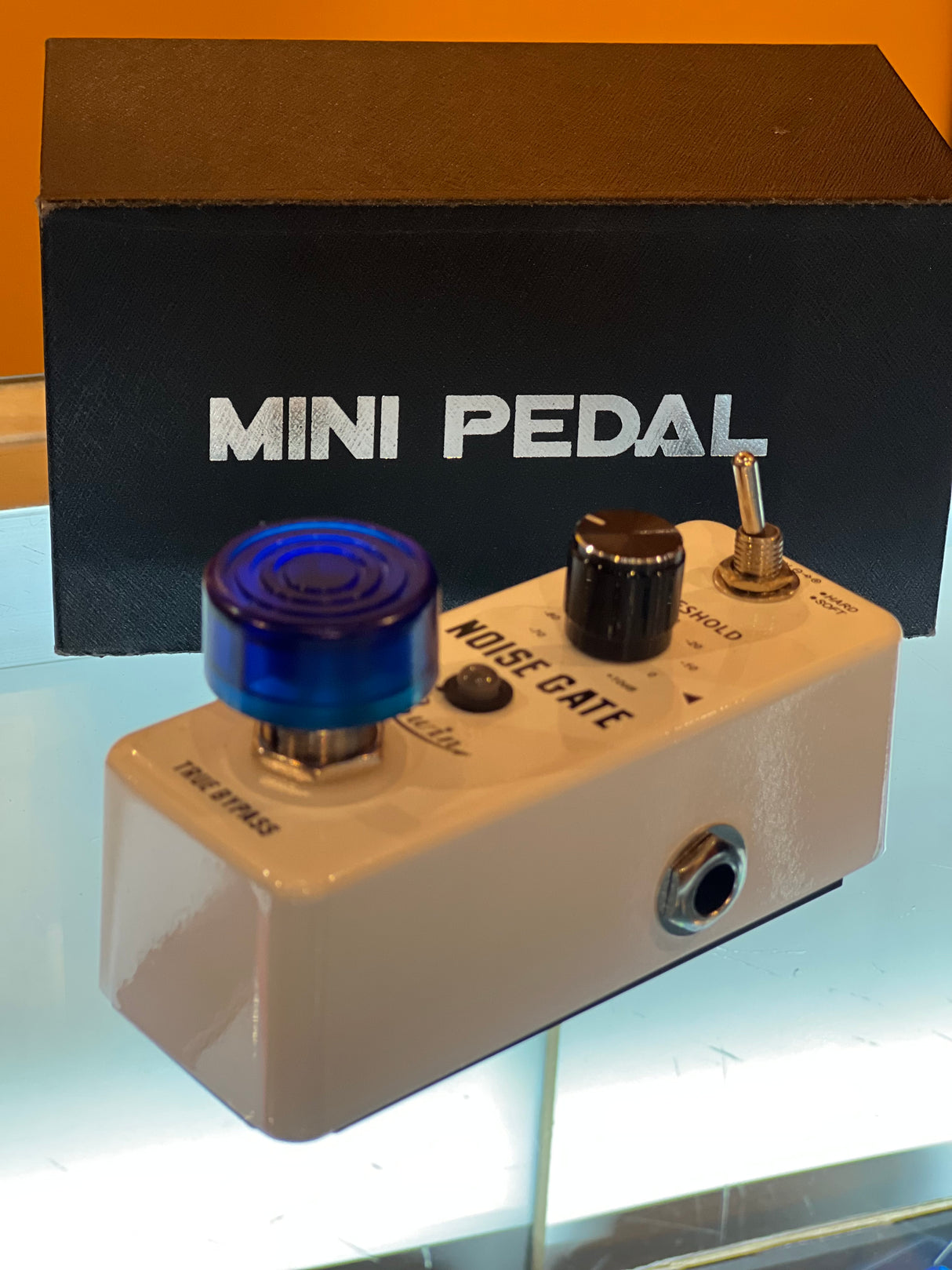 Used Excellent Condition Rowin Noise Gate with Pedal Topper