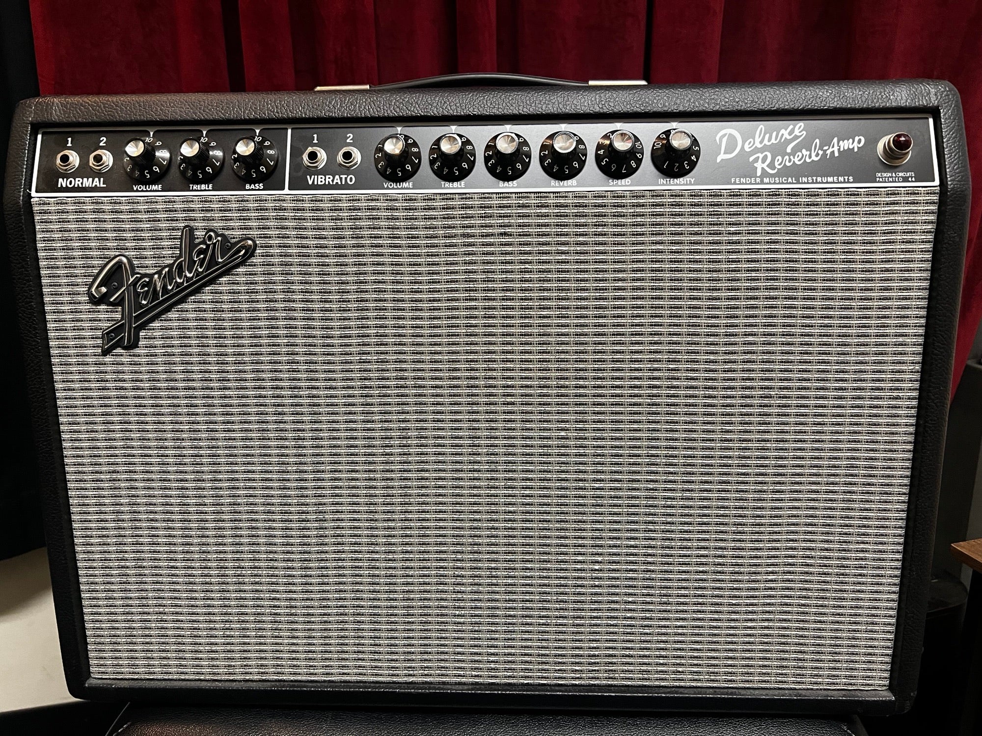 Used Fender Deluxe Reverb '65 Reissue w/Pedal – Moore Brothers Music