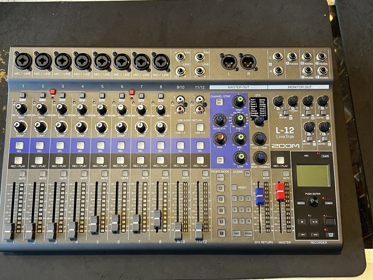 Mint Condition Zoom LiveTrak L-12 Digital Mixer w/original box