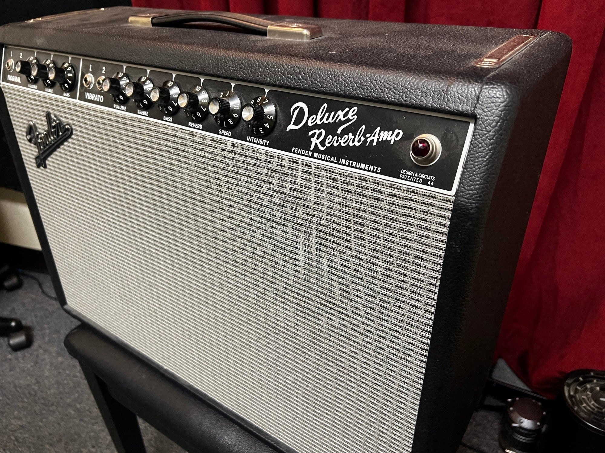 Used Fender Deluxe Reverb '65 Reissue w/Pedal – Moore Brothers Music