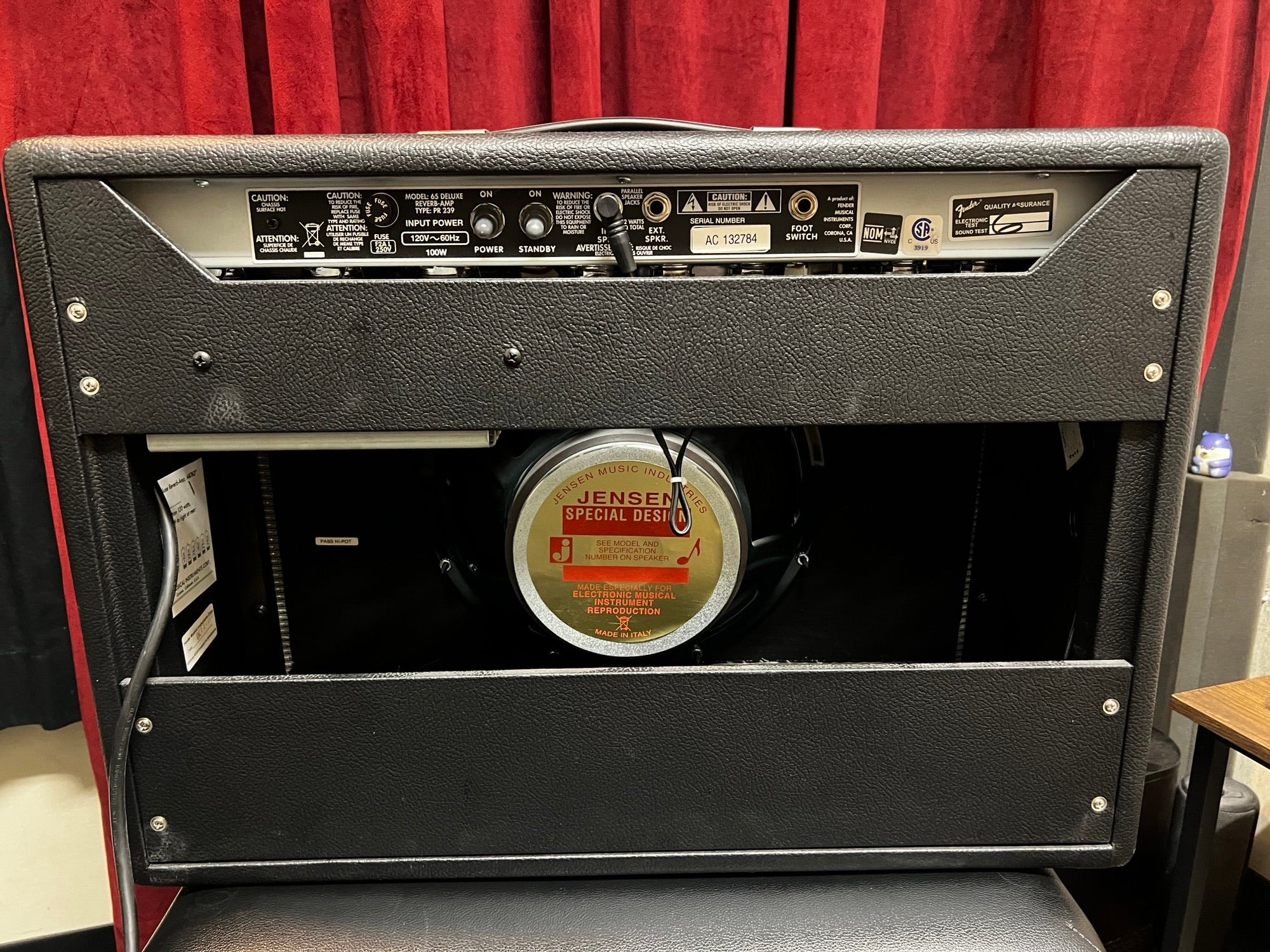 Used Fender Deluxe Reverb '65 Reissue w/Pedal – Moore Brothers Music